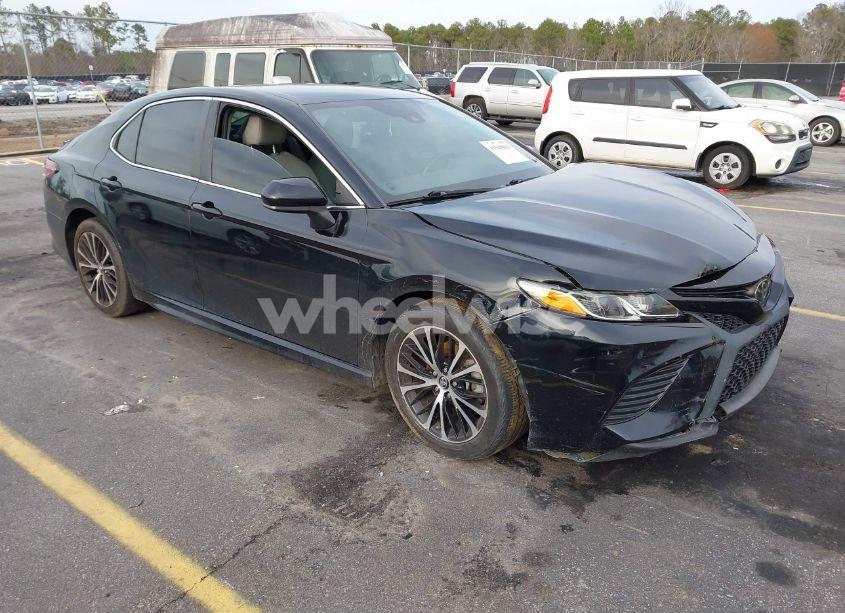 2019 Toyota Camry SE (VIN 4T1B11HK8KU715603) main photo