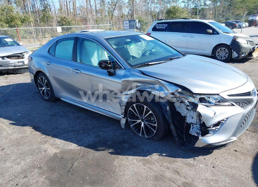 2019 Toyota Camry SE (VIN 4T1B11HK8KU718792) main photo