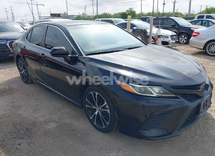 2019 Toyota Camry SE (VIN 4T1B11HK8KU721269) main photo