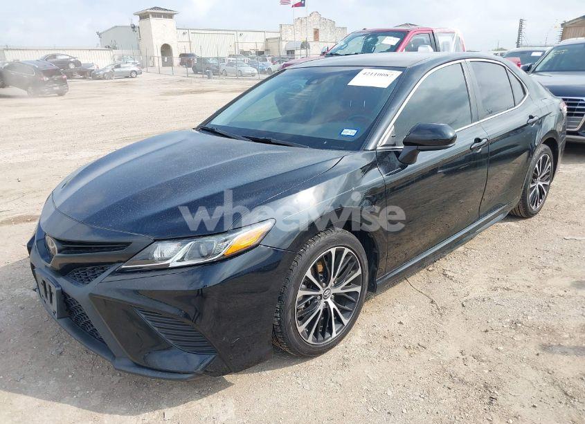 Photo 2 of 2019 Toyota Camry SE (VIN 4T1B11HK8KU721269)