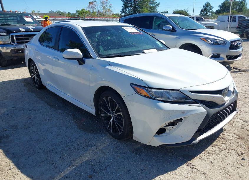 2019 Toyota Camry SE (VIN 4T1B11HK8KU733244) main photo