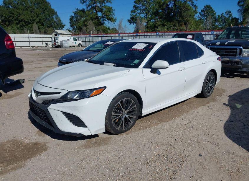 Photo 2 of 2019 Toyota Camry SE (VIN 4T1B11HK8KU733244)
