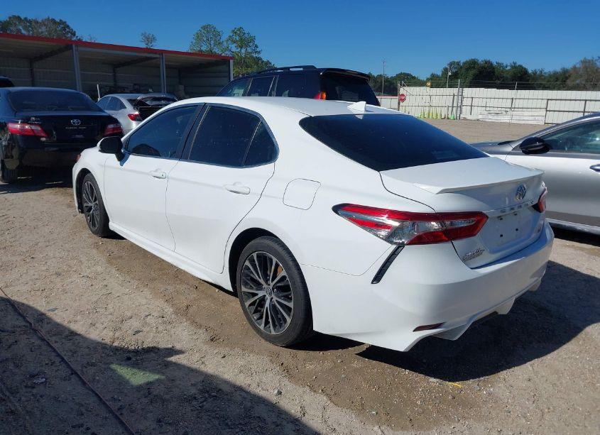 Photo 3 of 2019 Toyota Camry SE (VIN 4T1B11HK8KU733244)