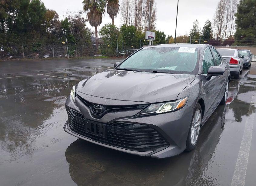 Photo 2 of 2019 Toyota Camry LE (VIN 4T1B11HK8KU759701)