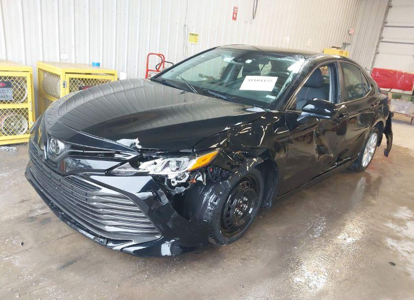 Photo 2 of 2019 Toyota Camry LE (VIN 4T1B11HK8KU767880)