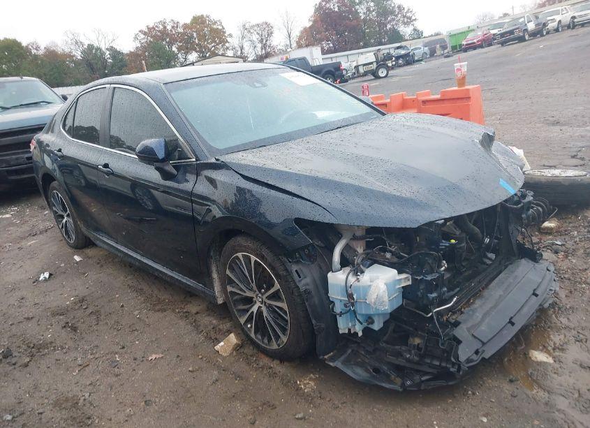 2019 Toyota Camry SE (VIN 4T1B11HK8KU778393) main photo