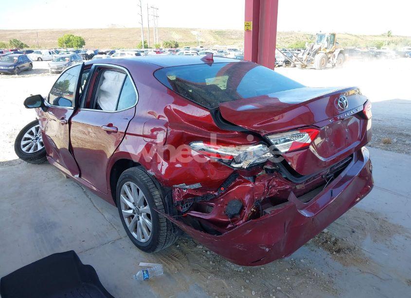 Photo 3 of 2019 Toyota Camry LE (VIN 4T1B11HK8KU804619)