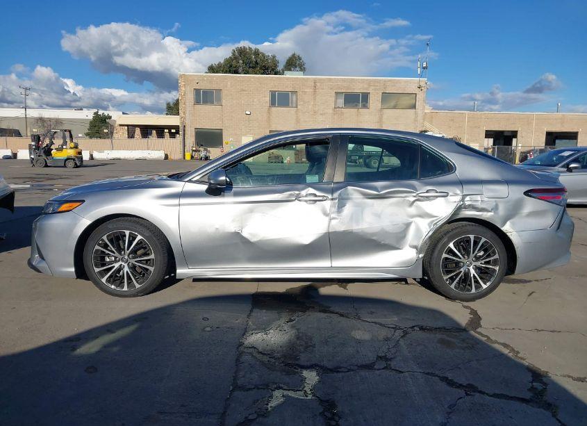 Photo 14 of 2019 Toyota Camry SE (VIN 4T1B11HK8KU810338)