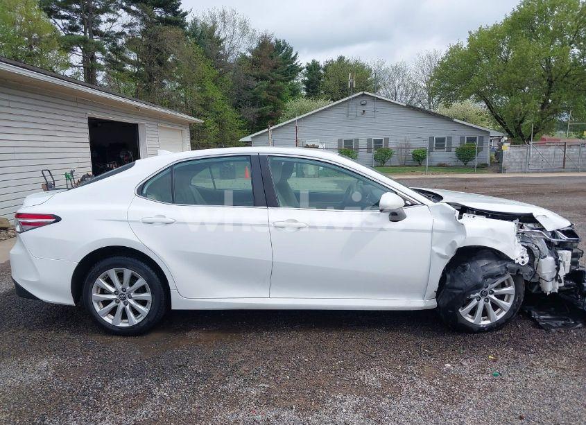 Photo 14 of 2019 Toyota Camry LE (VIN 4T1B11HK8KU819721)