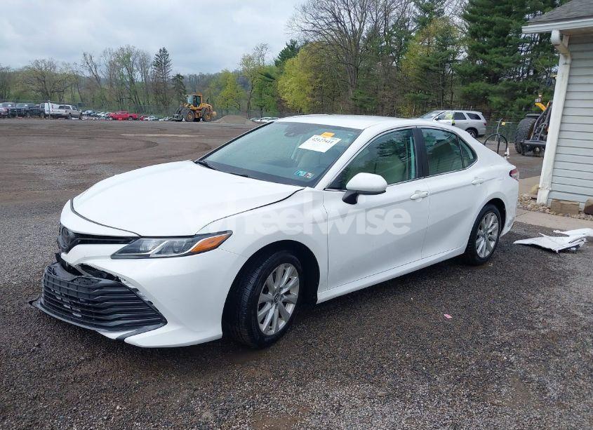 Photo 2 of 2019 Toyota Camry LE (VIN 4T1B11HK8KU819721)