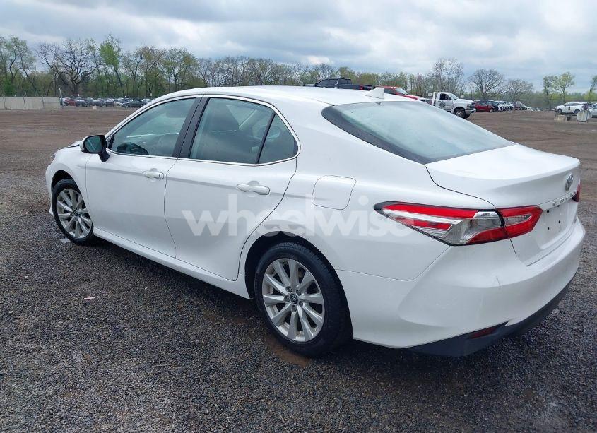 Photo 3 of 2019 Toyota Camry LE (VIN 4T1B11HK8KU819721)