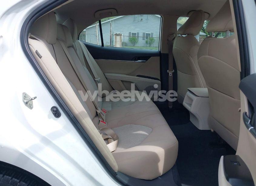 Photo 8 of 2019 Toyota Camry LE (VIN 4T1B11HK8KU819721)