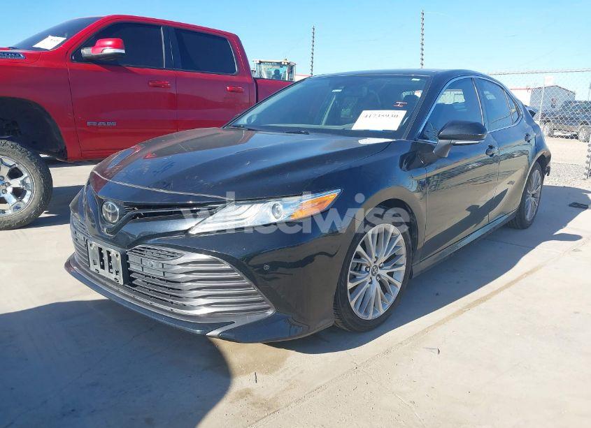 Photo 2 of 2019 Toyota Camry XLE (VIN 4T1B11HK8KU820433)