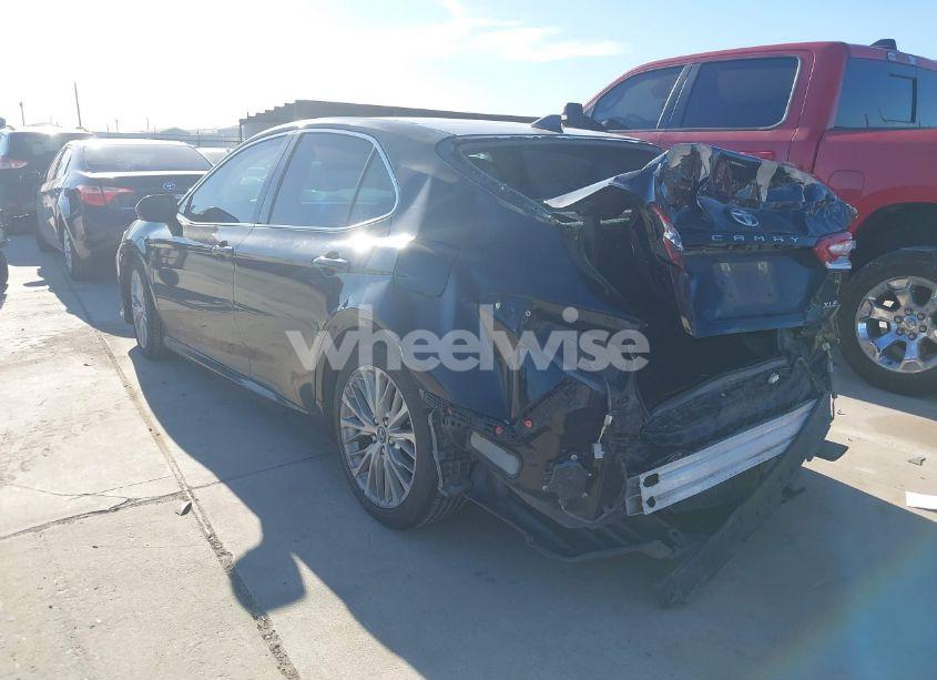 Photo 3 of 2019 Toyota Camry XLE (VIN 4T1B11HK8KU820433)