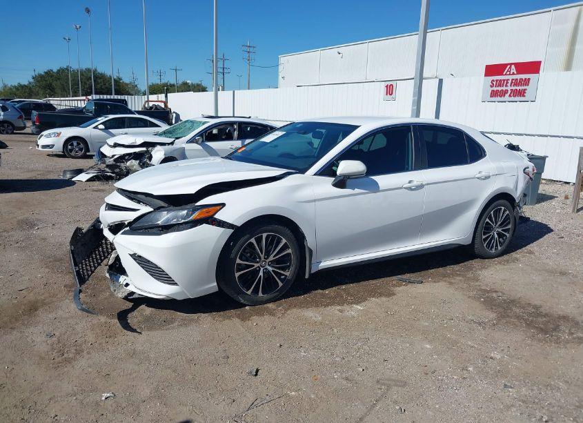 Photo 2 of 2019 Toyota Camry SE (VIN 4T1B11HK8KU827012)