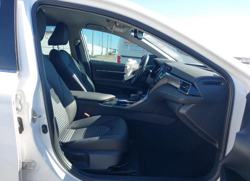 Photo 5 of 2019 Toyota Camry SE (VIN 4T1B11HK8KU827012)