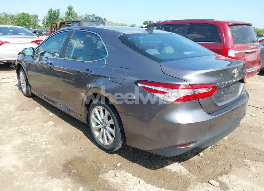Photo 3 of 2019 Toyota Camry LE (VIN 4T1B11HK8KU830802)