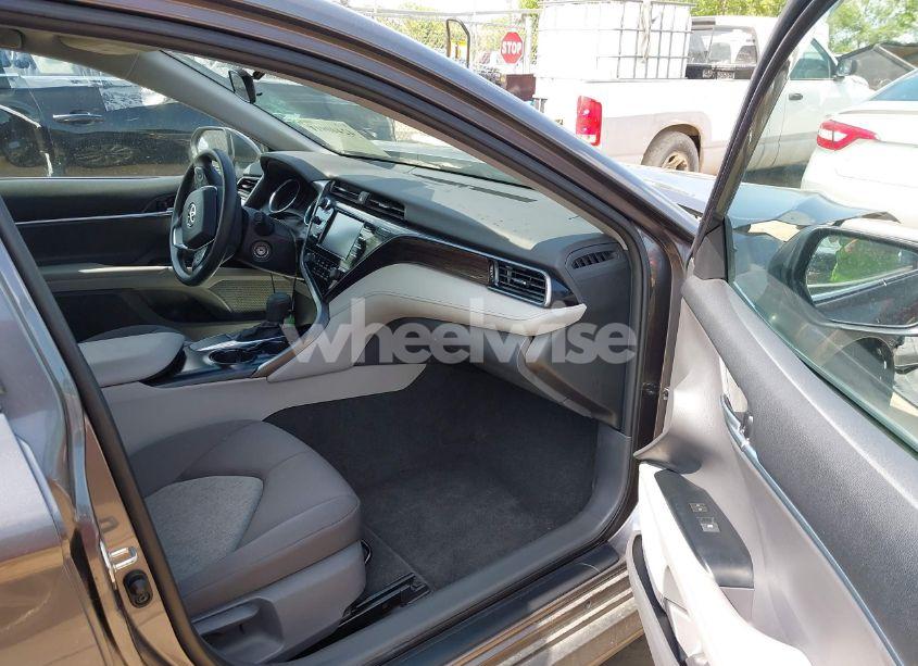 Photo 5 of 2019 Toyota Camry LE (VIN 4T1B11HK8KU830802)