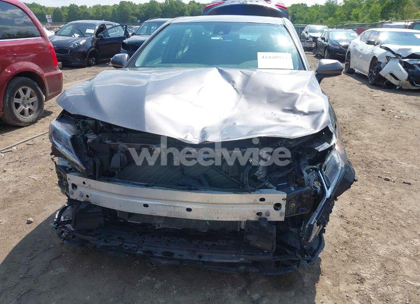 Photo 6 of 2019 Toyota Camry LE (VIN 4T1B11HK8KU830802)