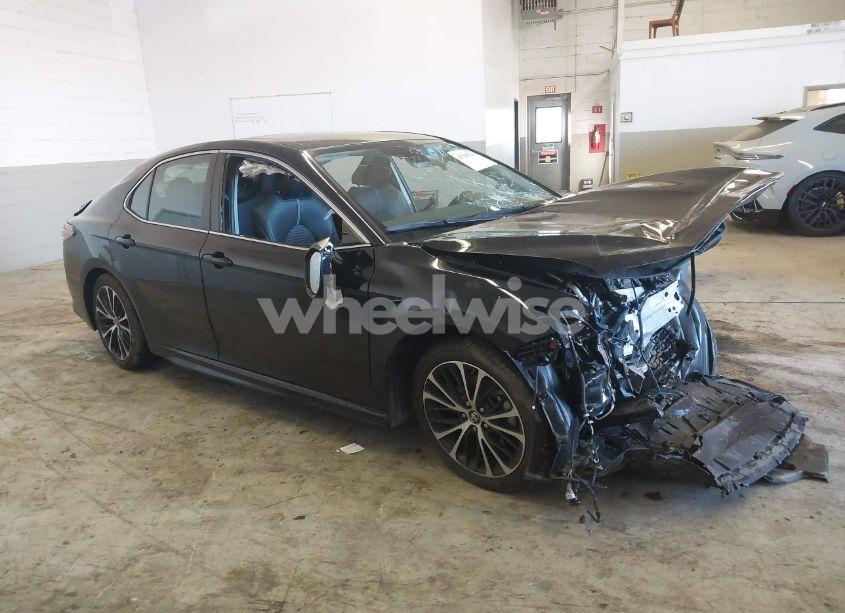 2019 Toyota Camry L/LE/XLE/SE/XSE (VIN 4T1B11HK8KU842044) main photo