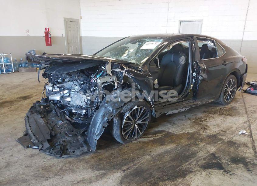 Photo 2 of 2019 Toyota Camry L/LE/XLE/SE/XSE (VIN 4T1B11HK8KU842044)