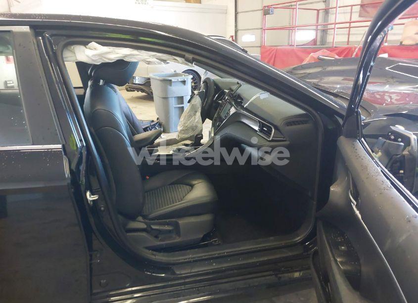 Photo 5 of 2019 Toyota Camry L/LE/XLE/SE/XSE (VIN 4T1B11HK8KU842044)