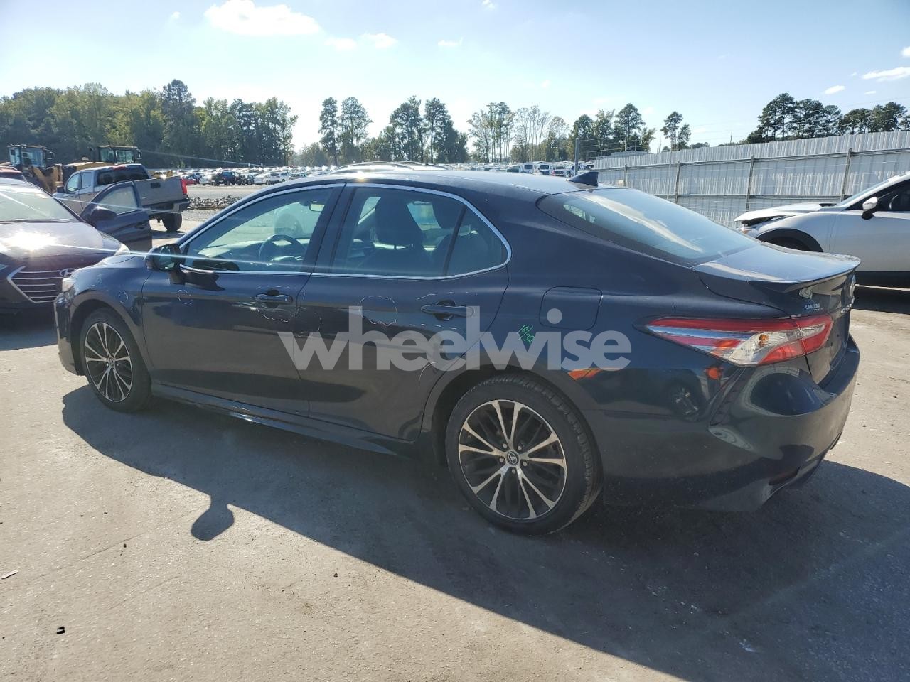 Photo 2 of 2019 TOYOTA CAMRY L (VIN 4T1B11HK8KU850340)