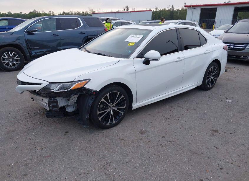 Photo 2 of 2019 Toyota Camry SE (VIN 4T1B11HK8KU855778)