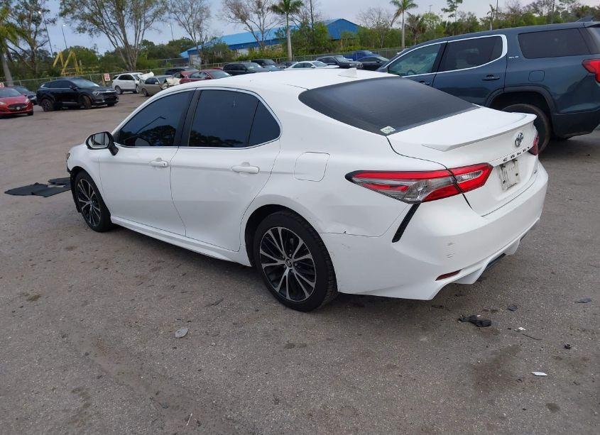 Photo 3 of 2019 Toyota Camry SE (VIN 4T1B11HK8KU855778)