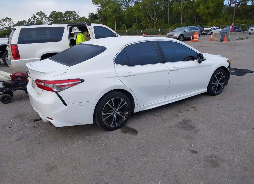 Photo 4 of 2019 Toyota Camry SE (VIN 4T1B11HK8KU855778)