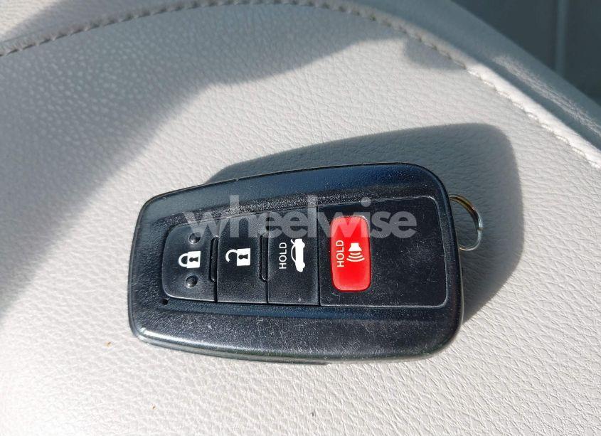 Photo 11 of 2018 Toyota Camry XLE (VIN 4T1B11HK9JU007729)