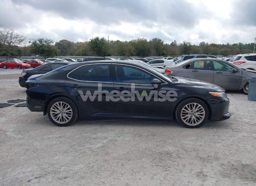 Photo 14 of 2018 Toyota Camry XLE (VIN 4T1B11HK9JU007729)