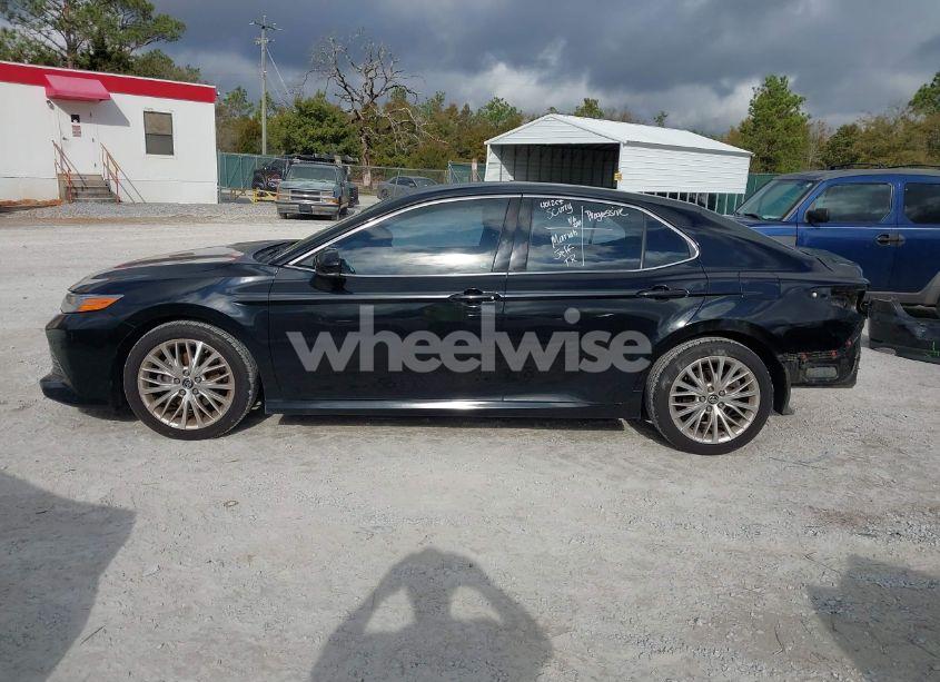 Photo 15 of 2018 Toyota Camry XLE (VIN 4T1B11HK9JU007729)