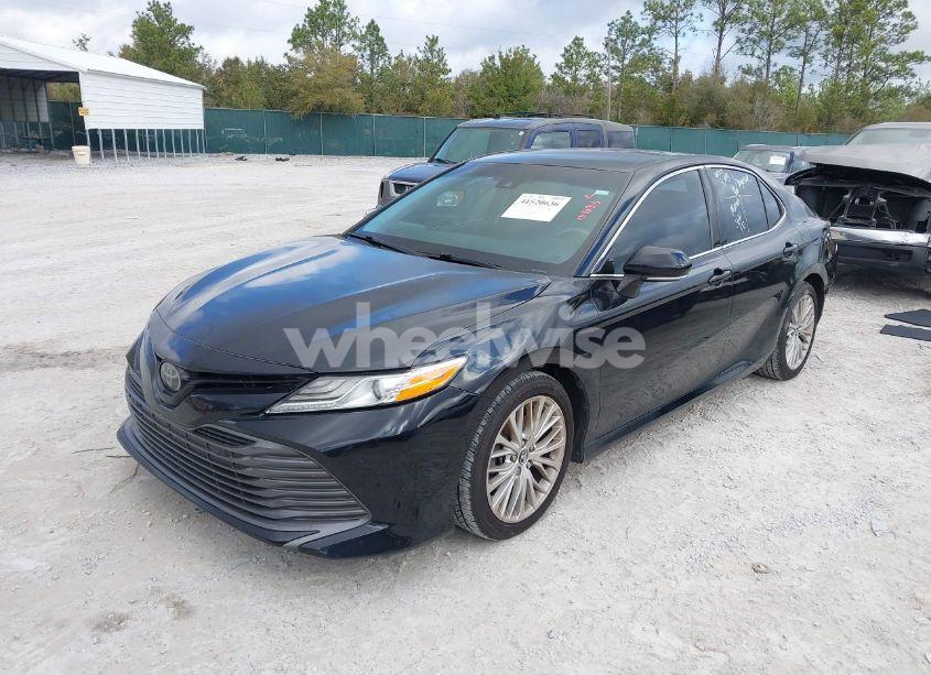Photo 2 of 2018 Toyota Camry XLE (VIN 4T1B11HK9JU007729)