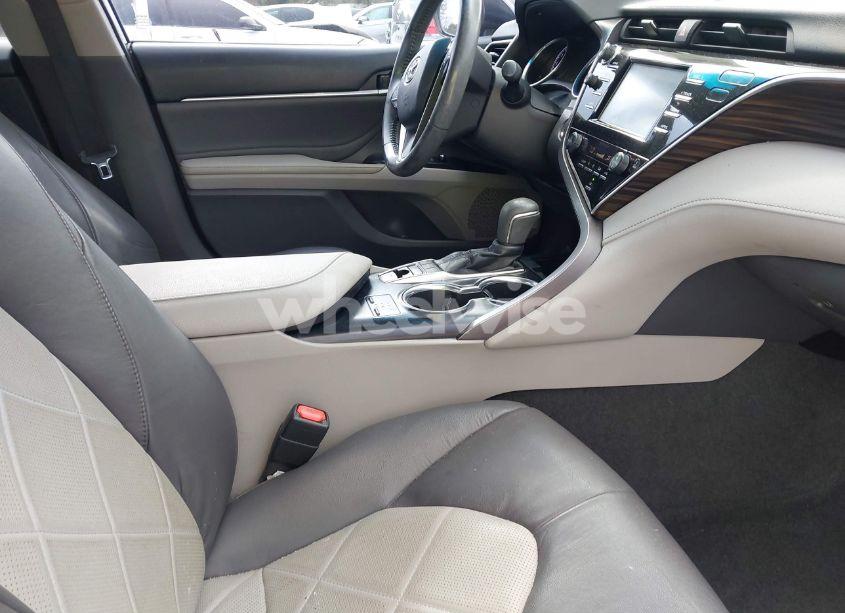 Photo 5 of 2018 Toyota Camry XLE (VIN 4T1B11HK9JU007729)