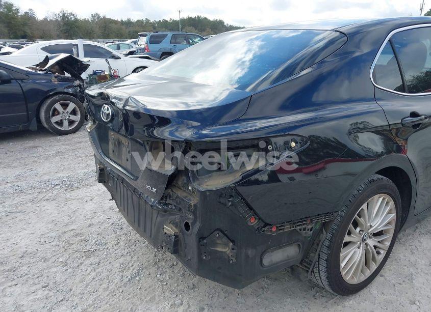 Photo 6 of 2018 Toyota Camry XLE (VIN 4T1B11HK9JU007729)