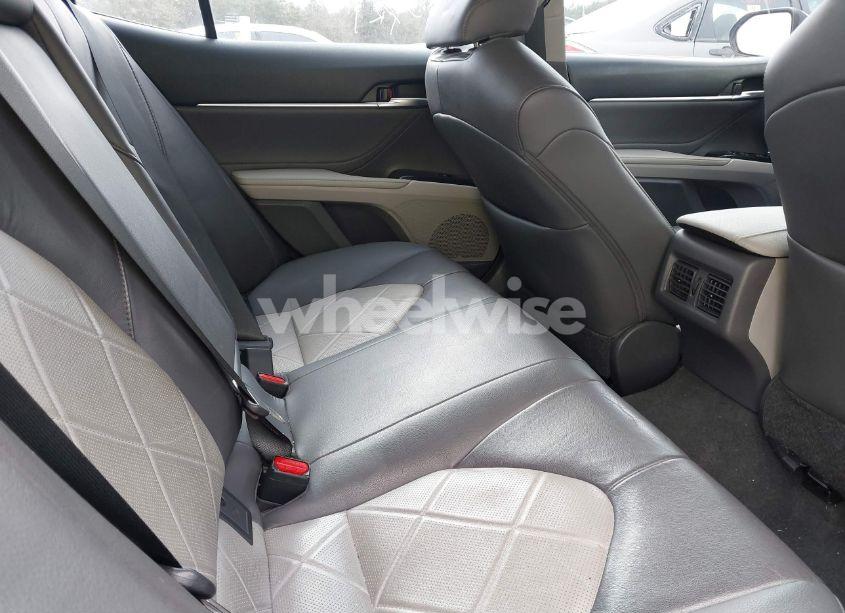 Photo 8 of 2018 Toyota Camry XLE (VIN 4T1B11HK9JU007729)