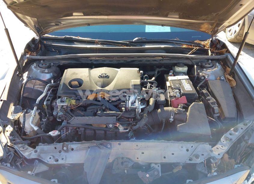 Photo 10 of 2018 Toyota Camry SE (VIN 4T1B11HK9JU011733)