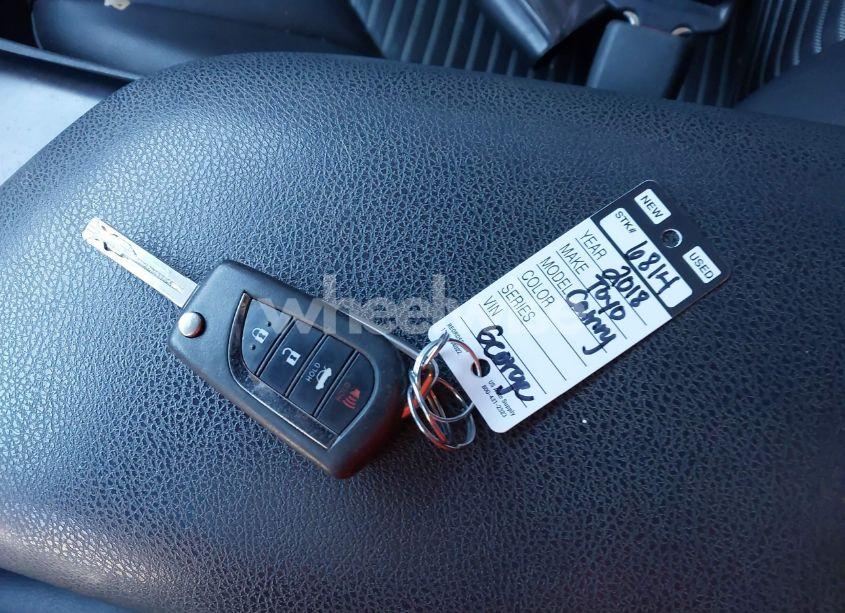 Photo 11 of 2018 Toyota Camry SE (VIN 4T1B11HK9JU011733)