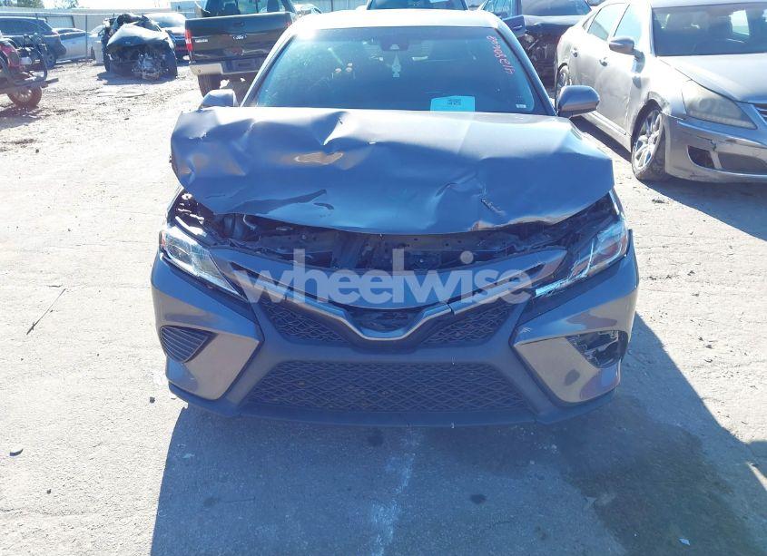 Photo 13 of 2018 Toyota Camry SE (VIN 4T1B11HK9JU011733)