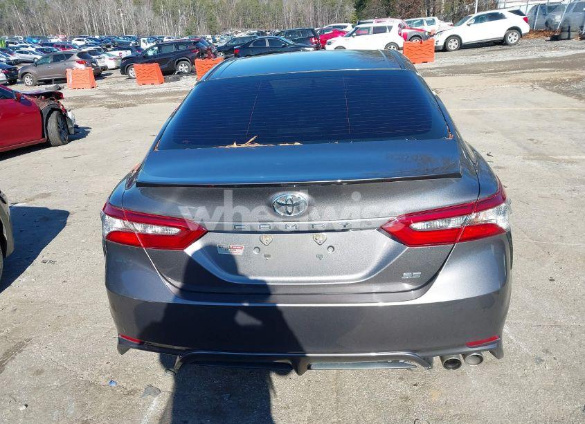 Photo 17 of 2018 Toyota Camry SE (VIN 4T1B11HK9JU011733)