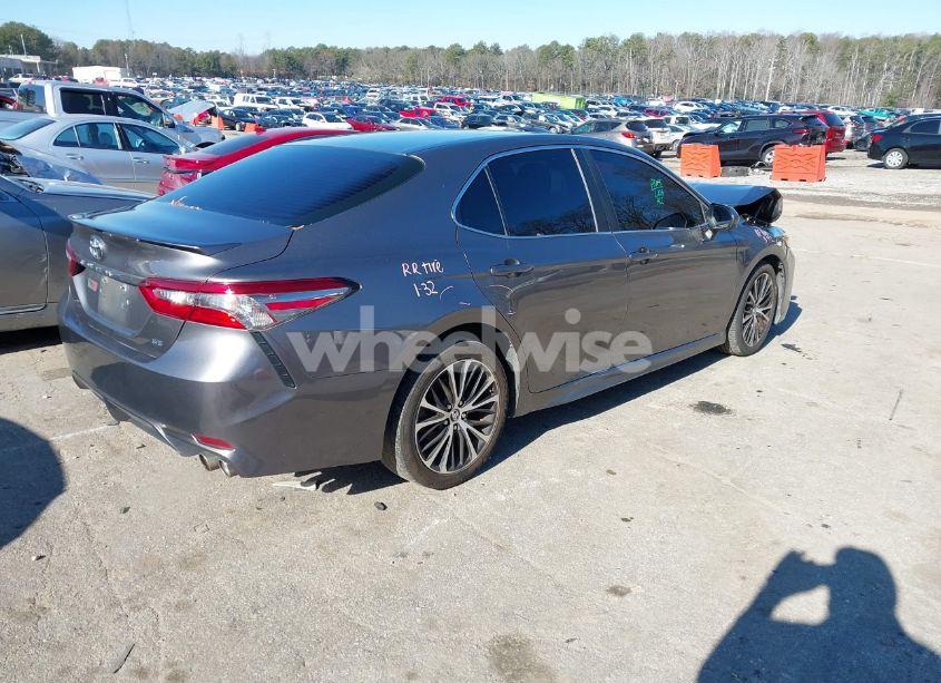 Photo 4 of 2018 Toyota Camry SE (VIN 4T1B11HK9JU011733)
