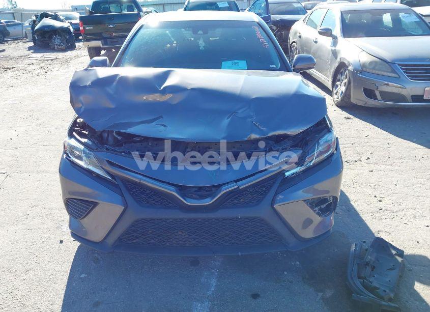 Photo 6 of 2018 Toyota Camry SE (VIN 4T1B11HK9JU011733)