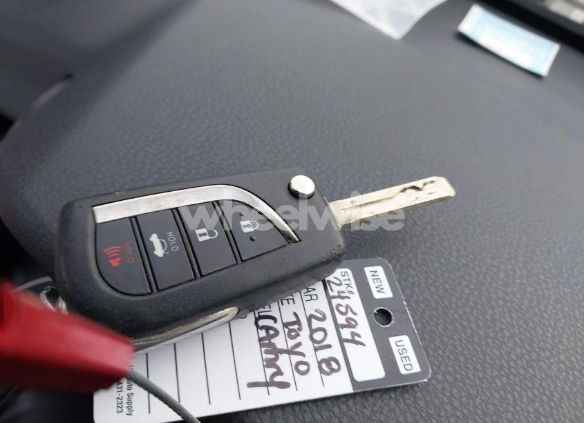 Photo 11 of 2018 Toyota Camry LE (VIN 4T1B11HK9JU015703)