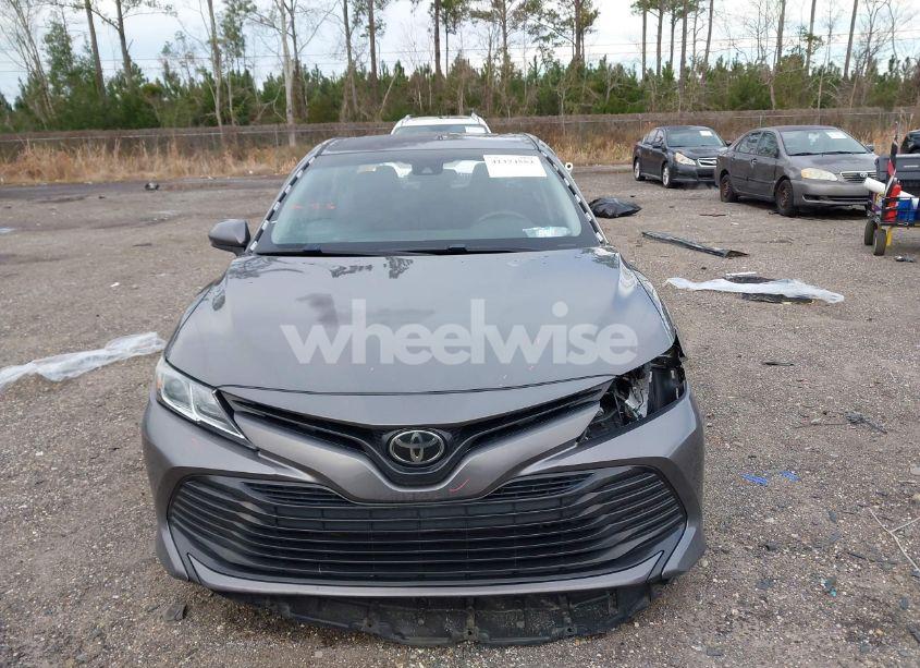 Photo 12 of 2018 Toyota Camry LE (VIN 4T1B11HK9JU015703)