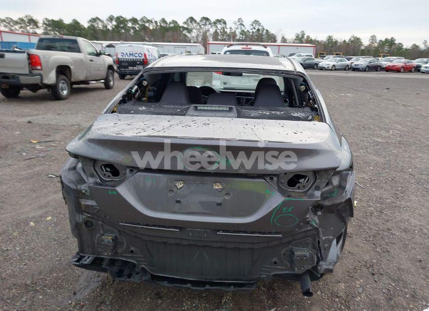 Photo 16 of 2018 Toyota Camry LE (VIN 4T1B11HK9JU015703)