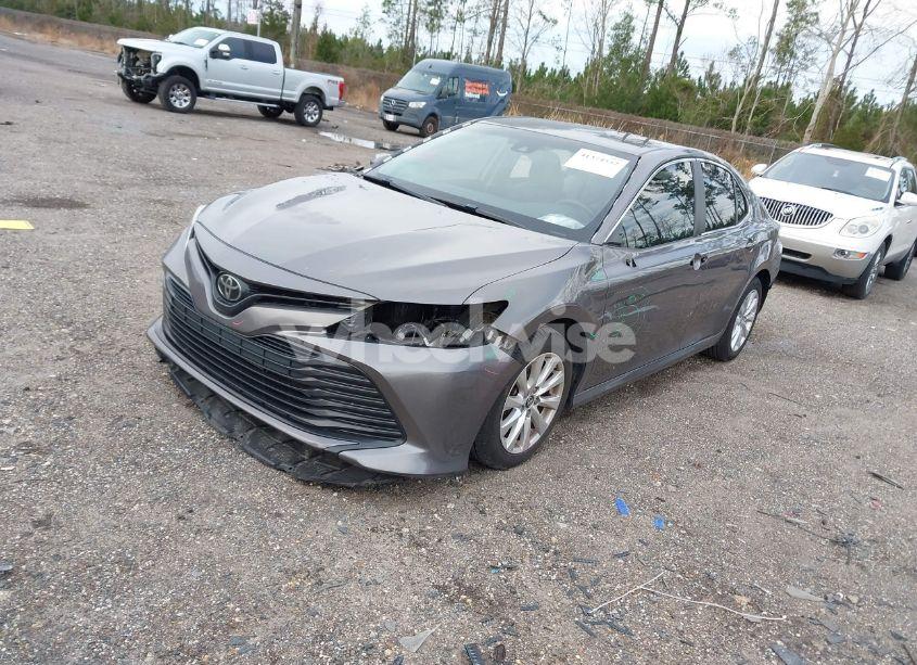 Photo 2 of 2018 Toyota Camry LE (VIN 4T1B11HK9JU015703)