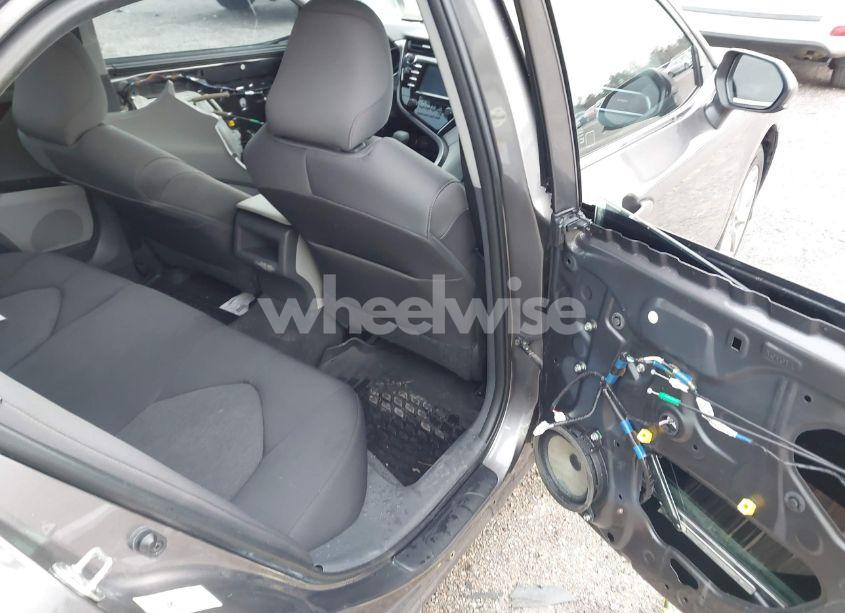 Photo 8 of 2018 Toyota Camry LE (VIN 4T1B11HK9JU015703)