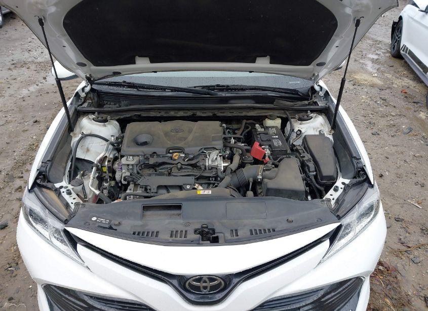 Photo 10 of 2018 Toyota Camry LE (VIN 4T1B11HK9JU017743)