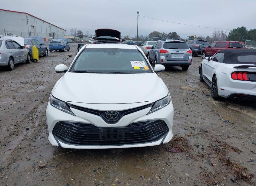 Photo 13 of 2018 Toyota Camry LE (VIN 4T1B11HK9JU017743)